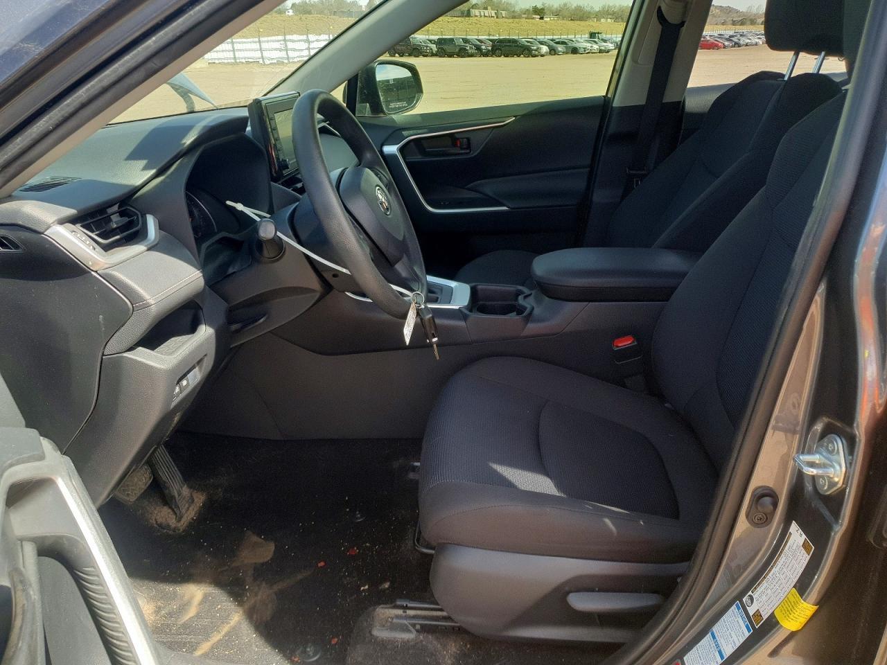 2020 Toyota Rav4 Le - zdjęcie 7