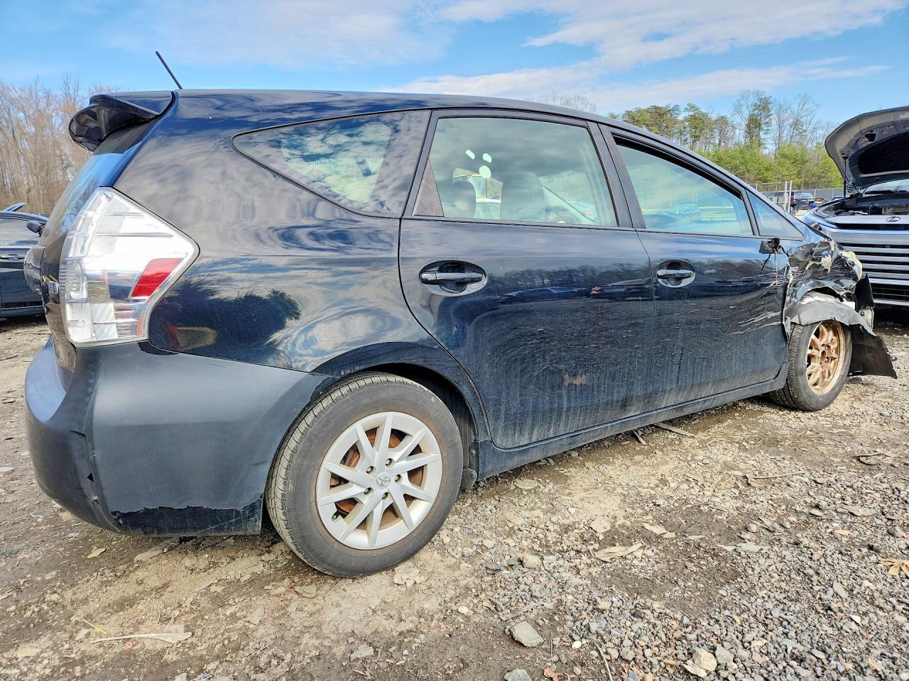 2013 Toyota Prius V Two - zdjęcie 3