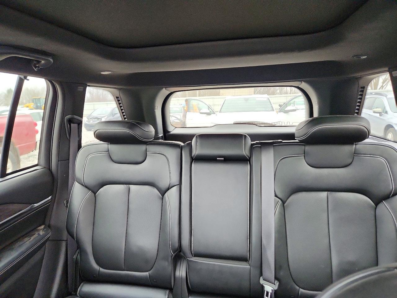 2022 Jeep Grand Cherokee Overland - zdjęcie 10