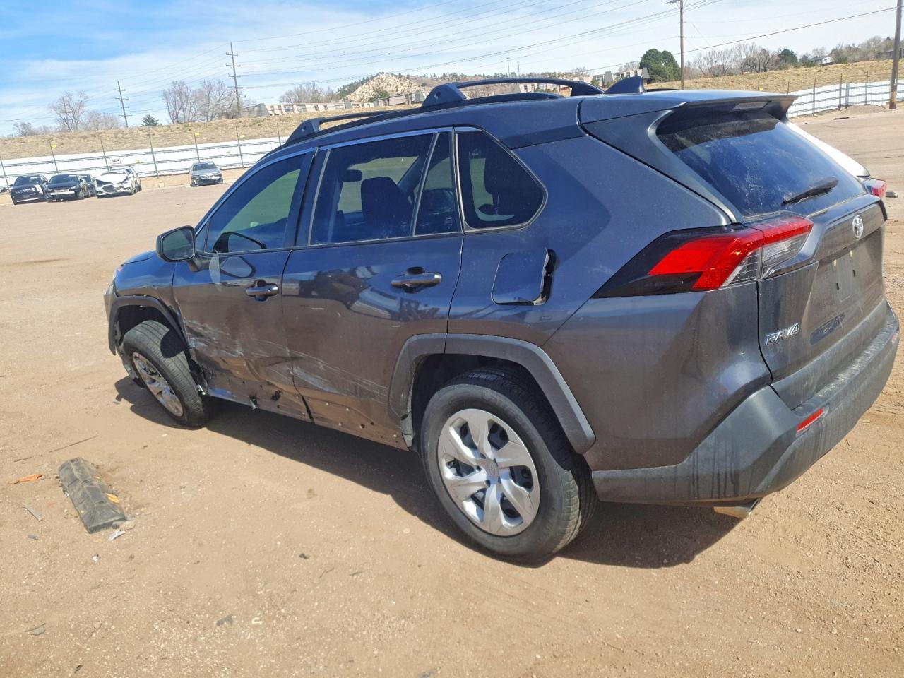 2020 Toyota Rav4 Le - zdjęcie 2