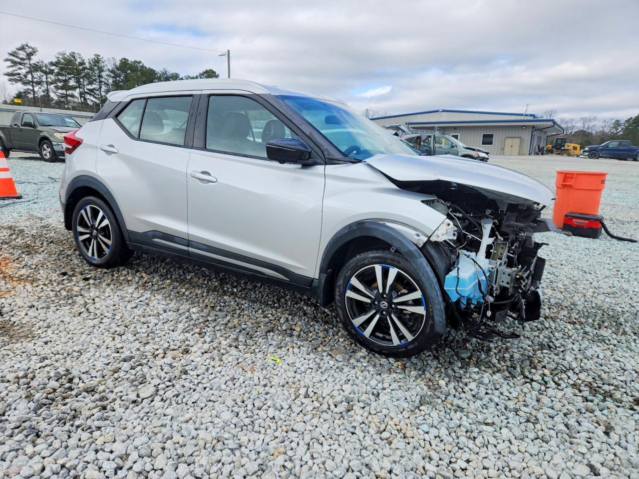 2020 Nissan Kicks Sr - zdjęcie 4