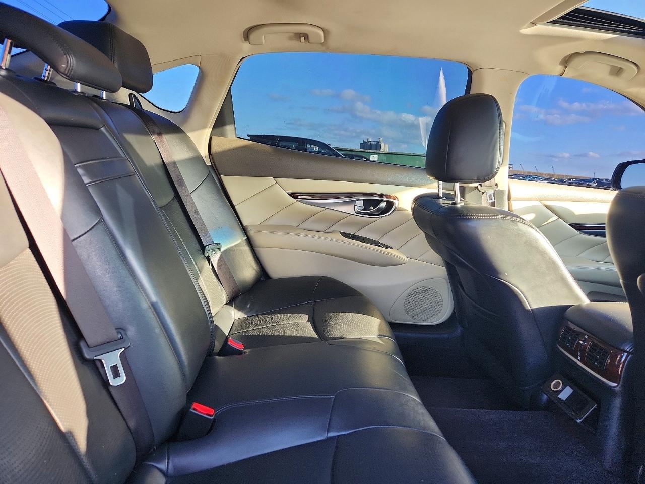 2016 Infiniti Q70L 3.7 - zdjęcie 10