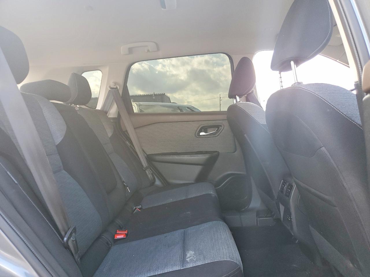 2023 Nissan Rogue Sv - zdjęcie 11