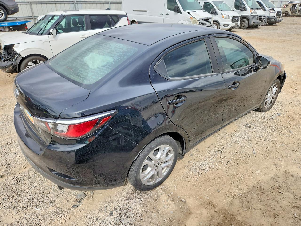 2016 Toyota Yaris - zdjęcie 3