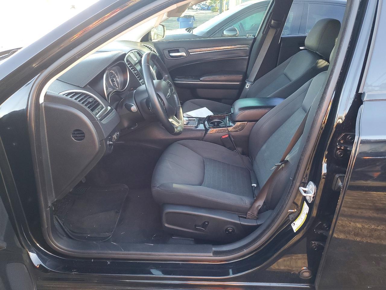 2018 Chrysler 300 Touring - zdjęcie 7