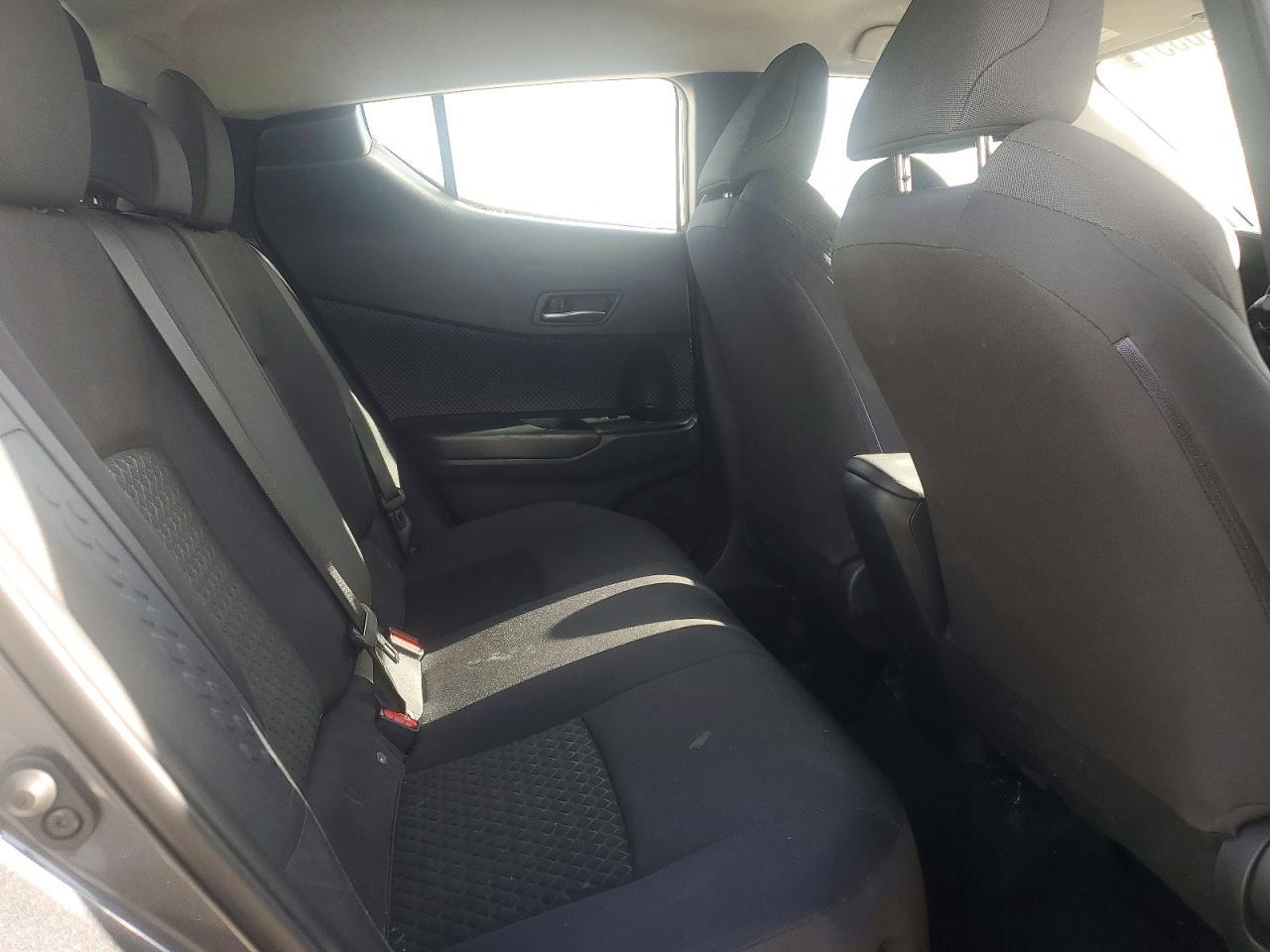 2021 Toyota C-Hr Le - zdjęcie 11