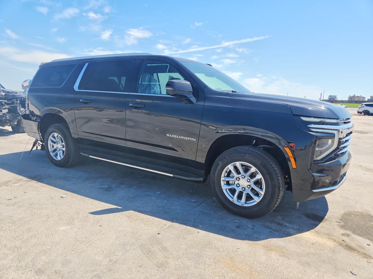 2026 Chevrolet Suburban C1500 Lt - zdjęcie 4