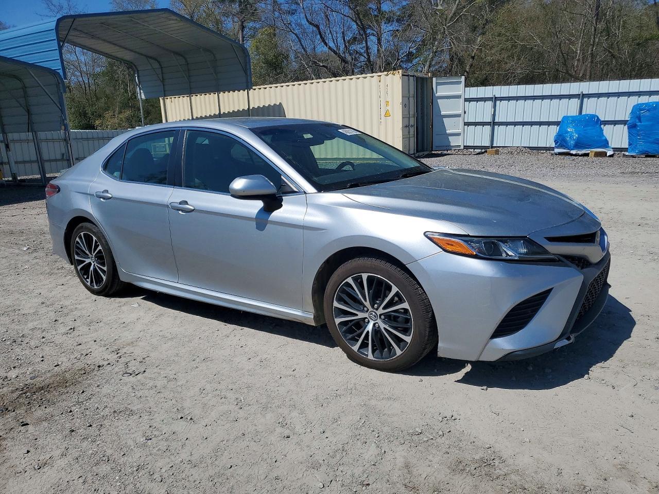 2018 Toyota Camry Se - zdjęcie 4