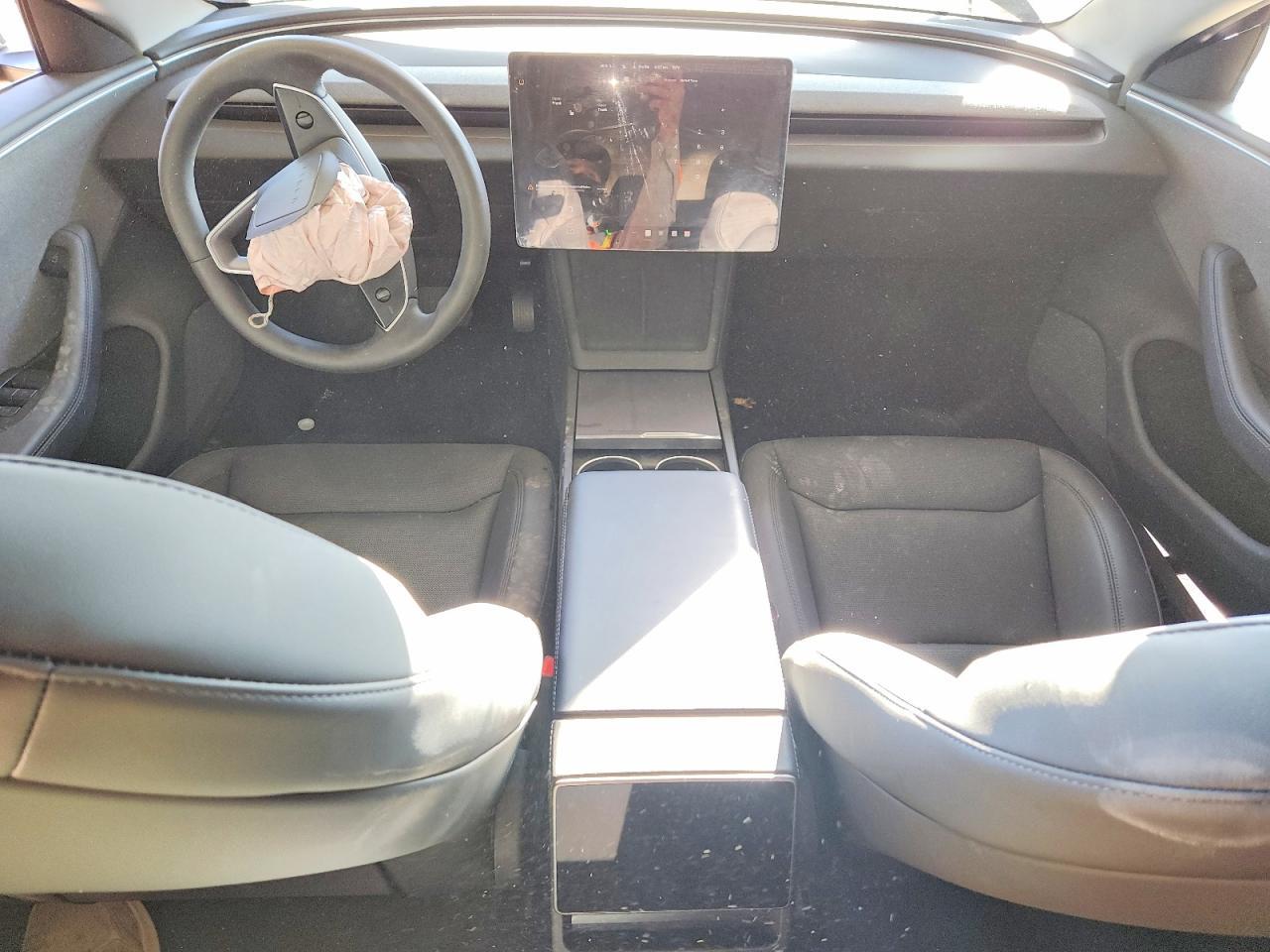 2025 Tesla Model 3 - zdjęcie 8