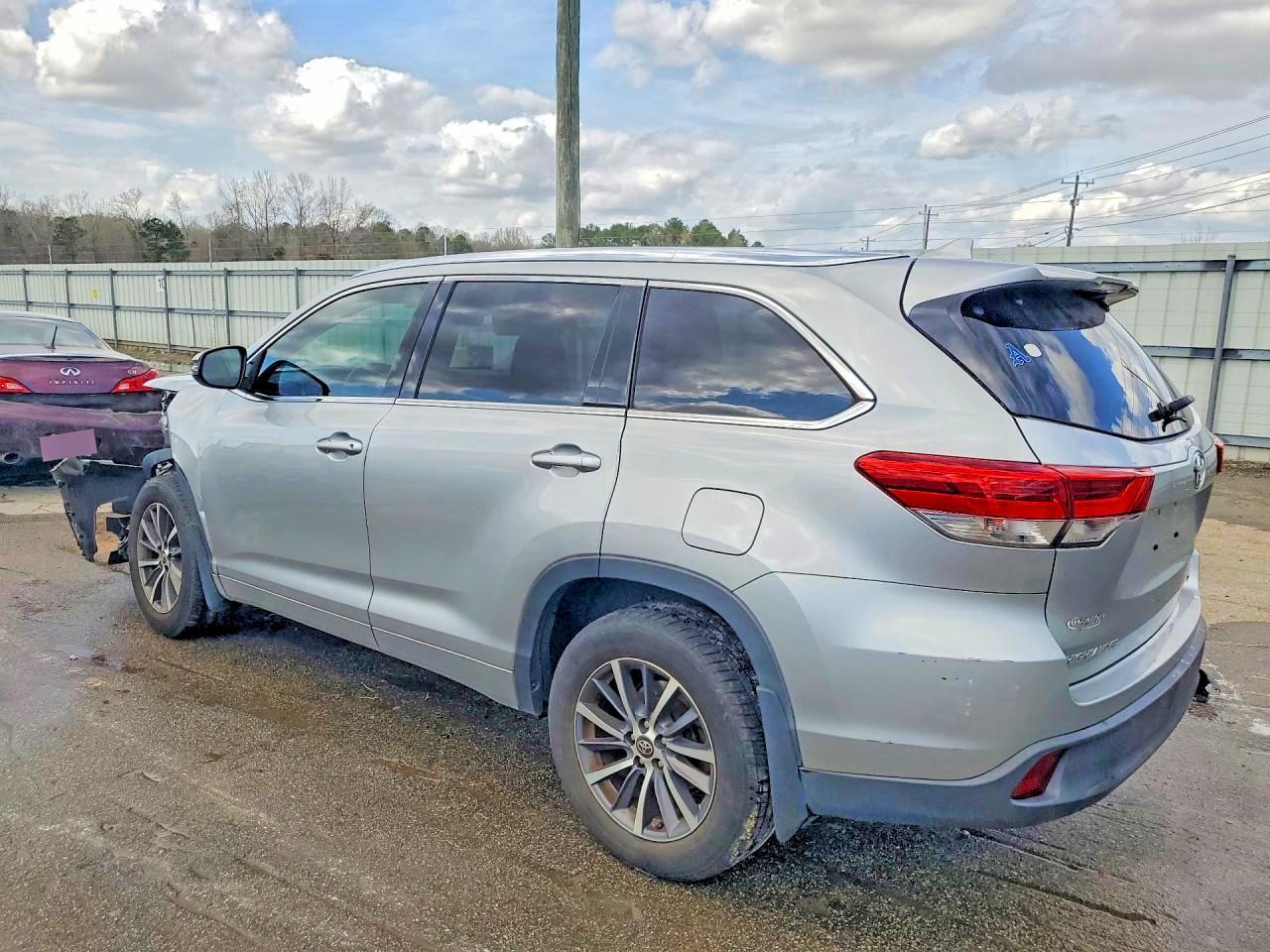 2018 Toyota Highlander Xle - zdjęcie 2