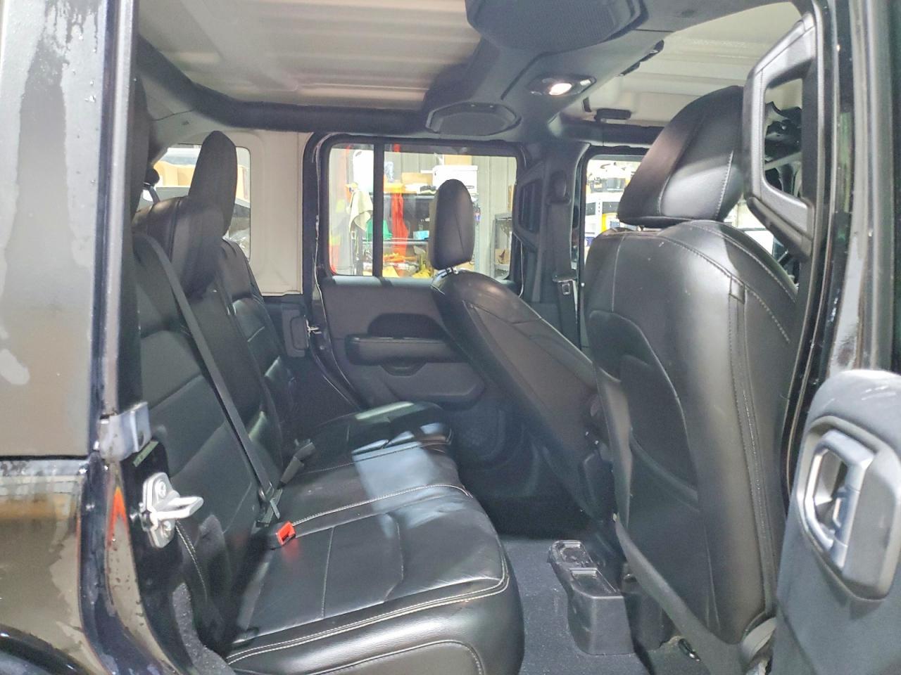 2018 Jeep Wrangler Unlimited Sahara - zdjęcie 11