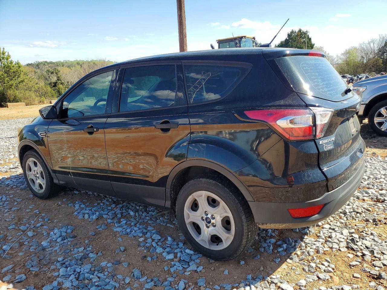 2017 Ford Escape S - zdjęcie 2