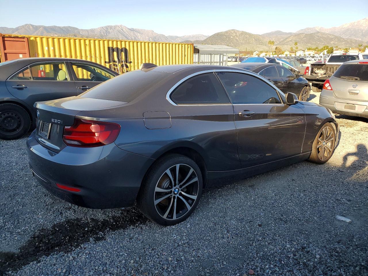 BMW Seria 2 - zdjęcie 3