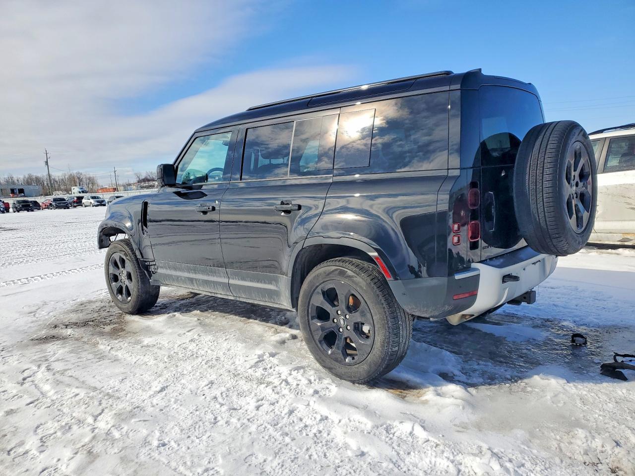 2025 Land Rover Defender 110 S - zdjęcie 2