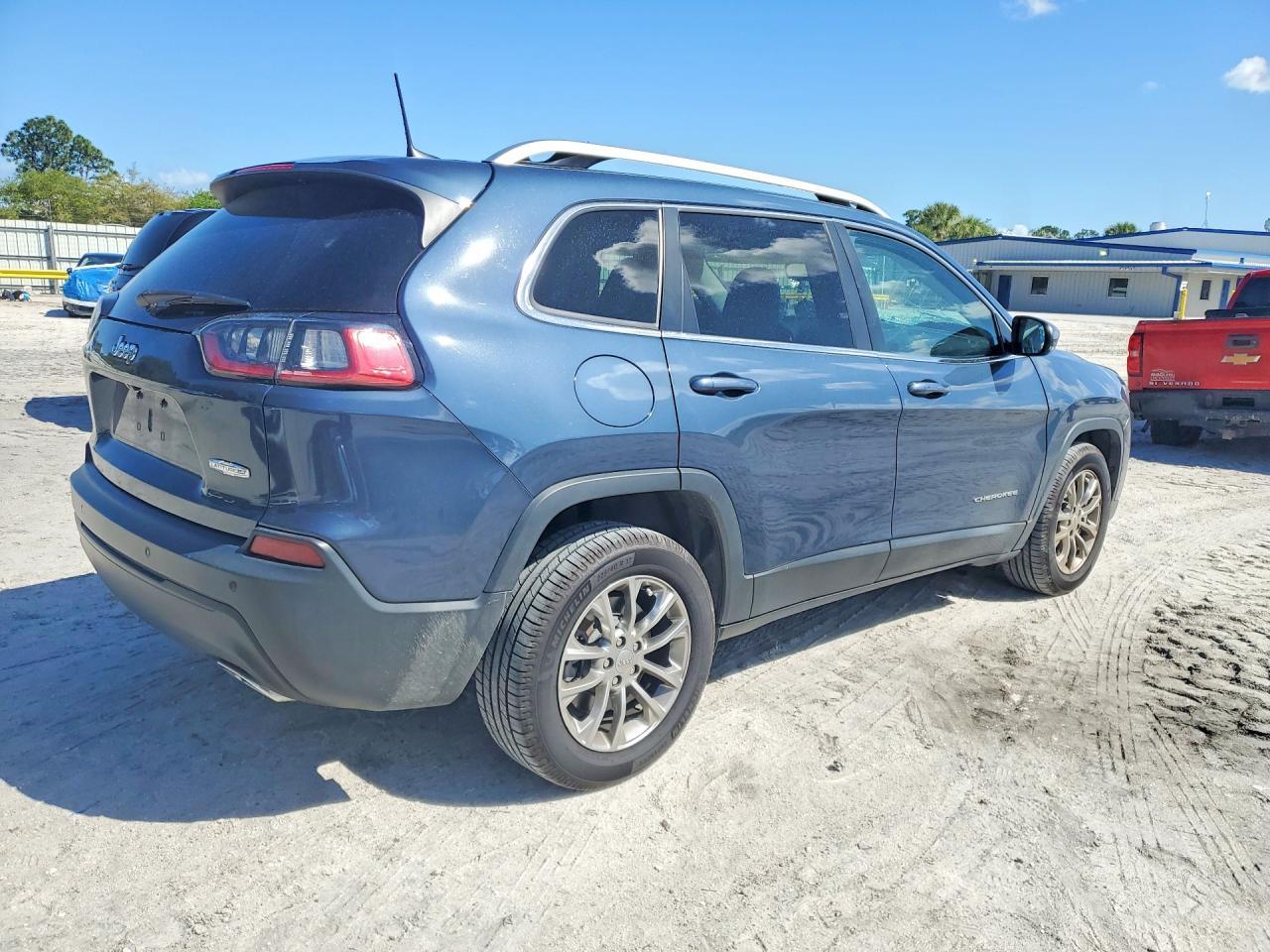 2021 Jeep Cherokee Latitude Lux - zdjęcie 3