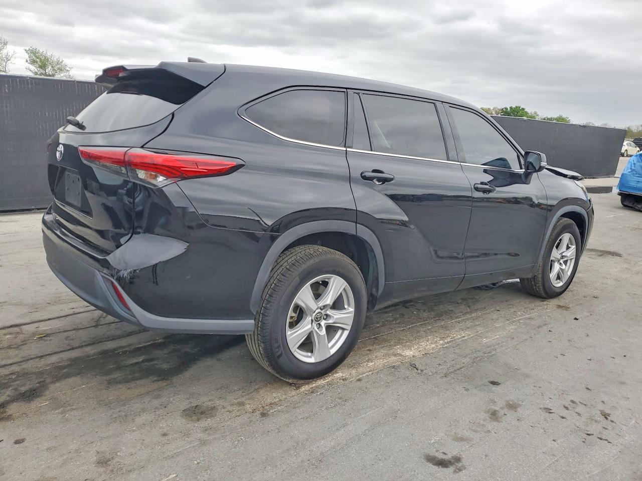 2022 Toyota Highlander L - zdjęcie 3