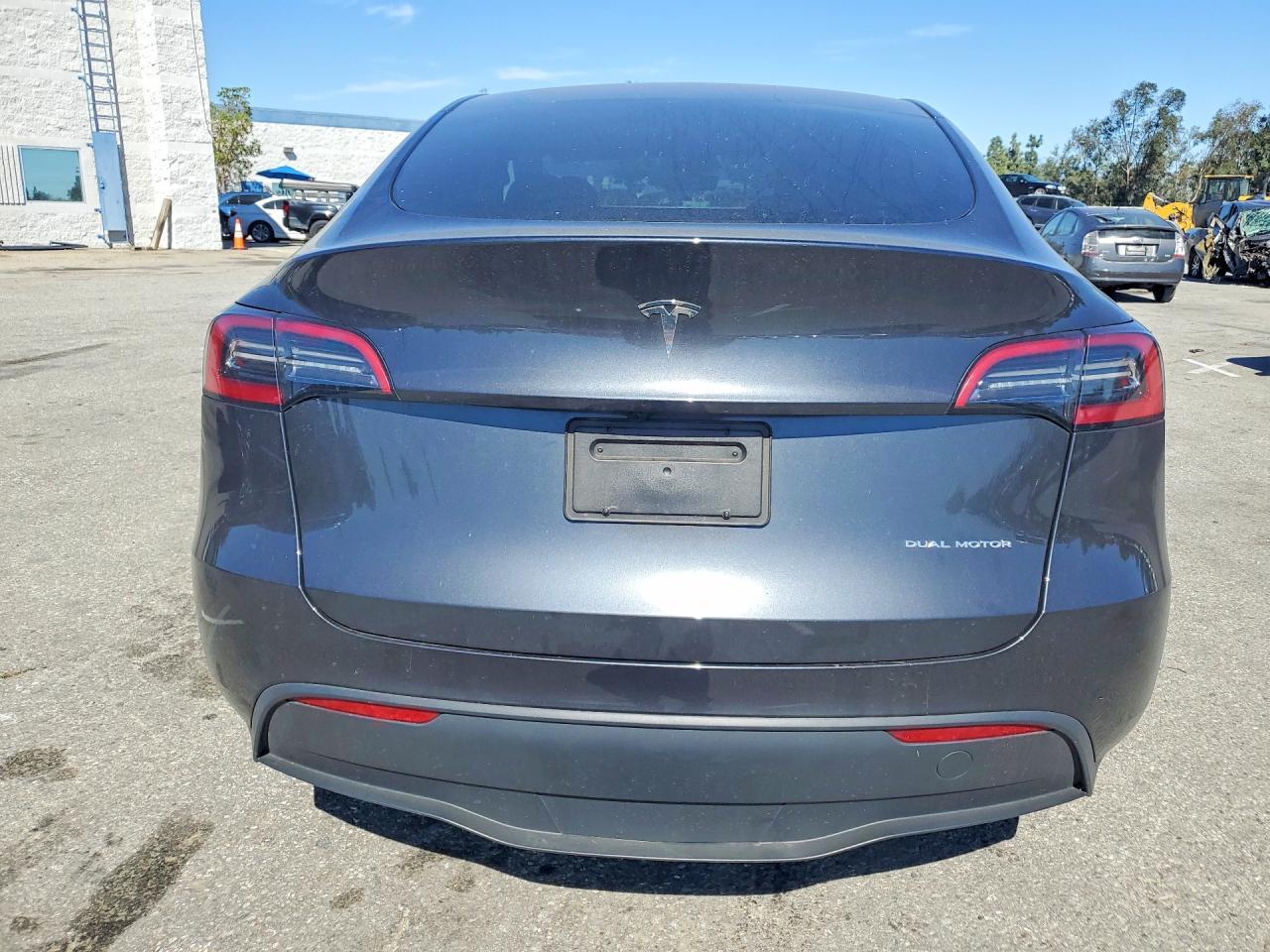 2024 Tesla Model Y - zdjęcie 6