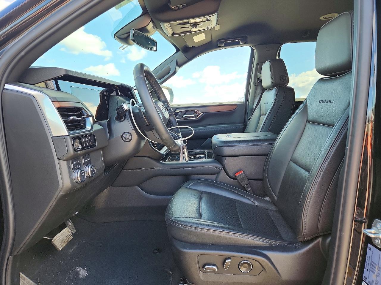 2025 GMC Yukon Denali - zdjęcie 7