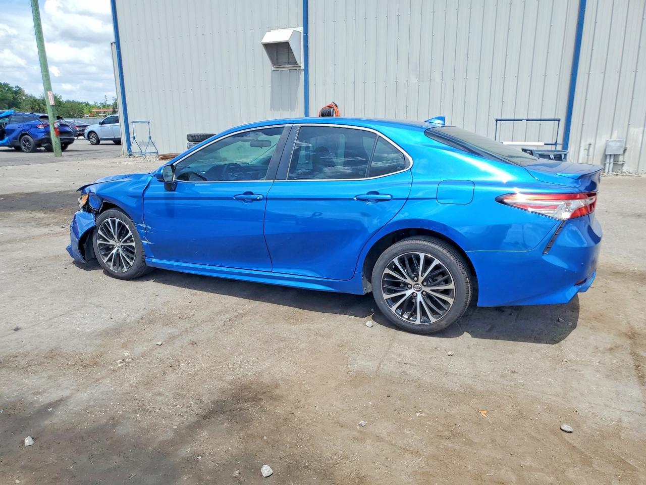 2019 Toyota Camry Se - zdjęcie 2