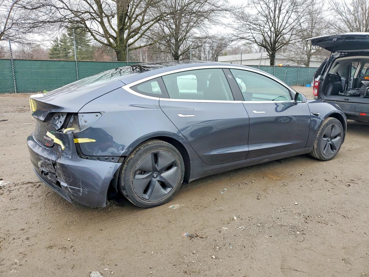 2019 Tesla Model 3 - zdjęcie 3