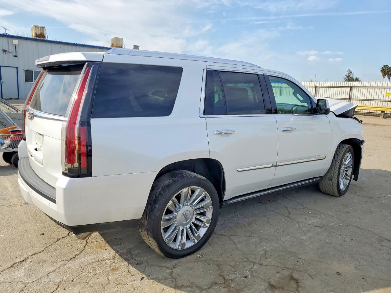 2016 Cadillac Escalade Platinum - zdjęcie 3