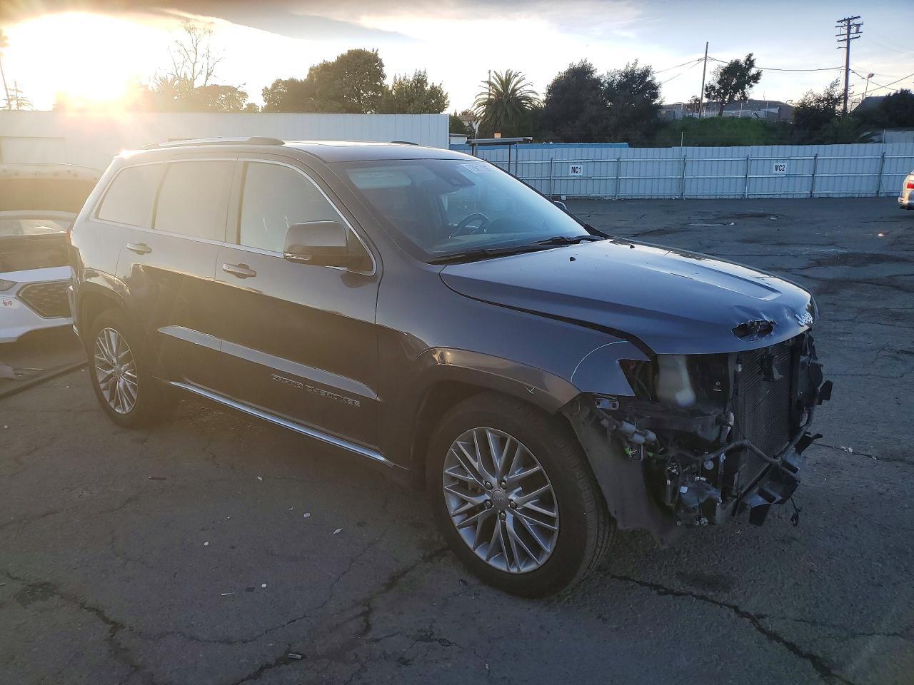 2017 Jeep Grand Cherokee Summit - zdjęcie 4