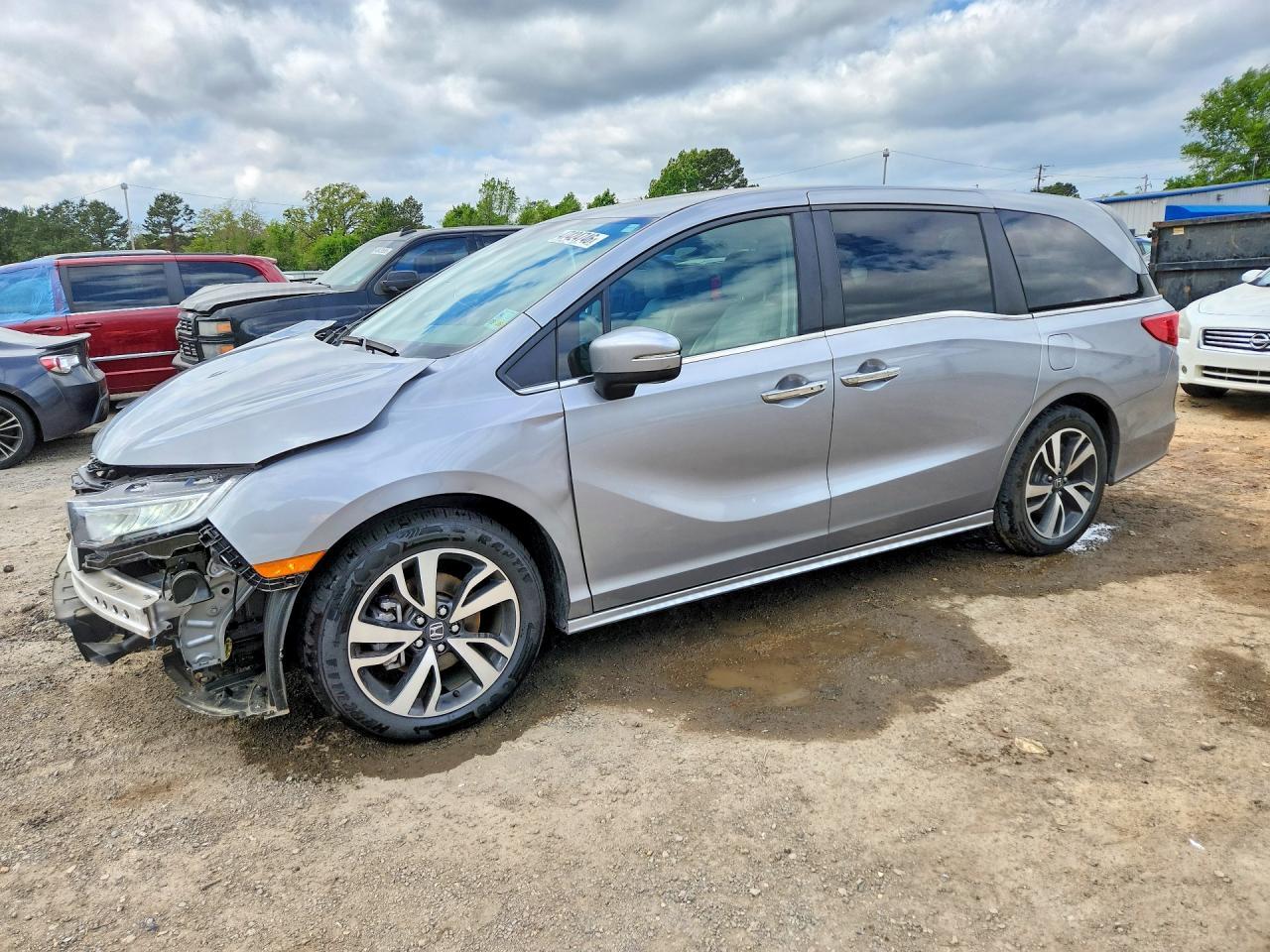 2023 Honda Odyssey Touring - zdjęcie główne