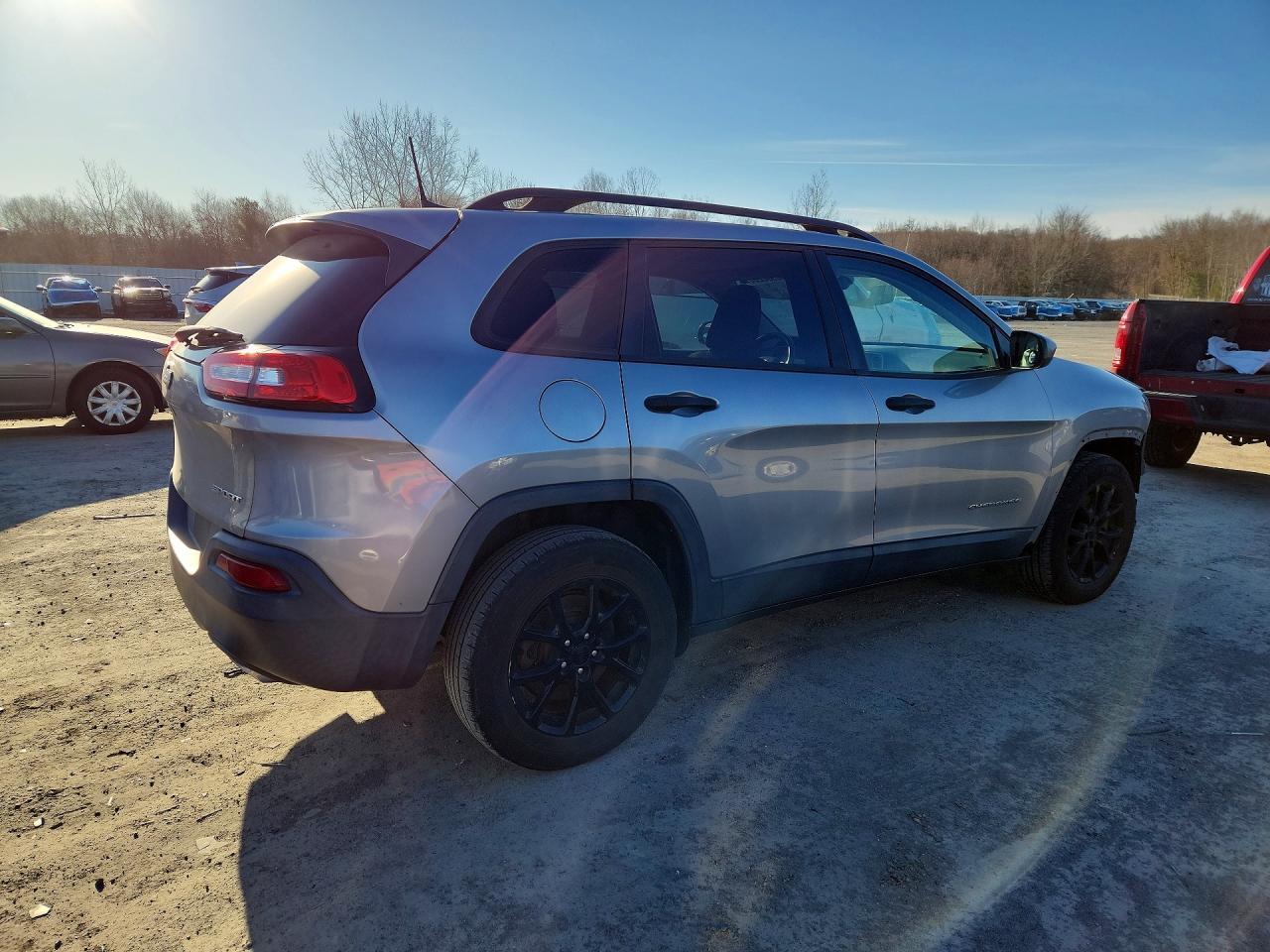 2016 Jeep Cherokee Sport - zdjęcie 3