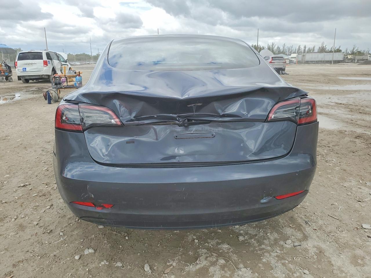 2023 Tesla Model 3 - zdjęcie 6