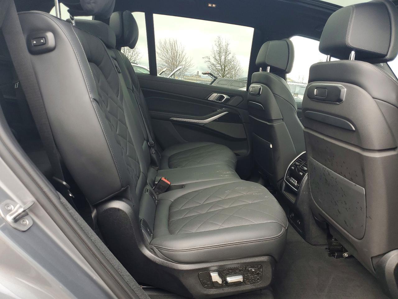 2023 BMW X7 xDrive40I - zdjęcie 11
