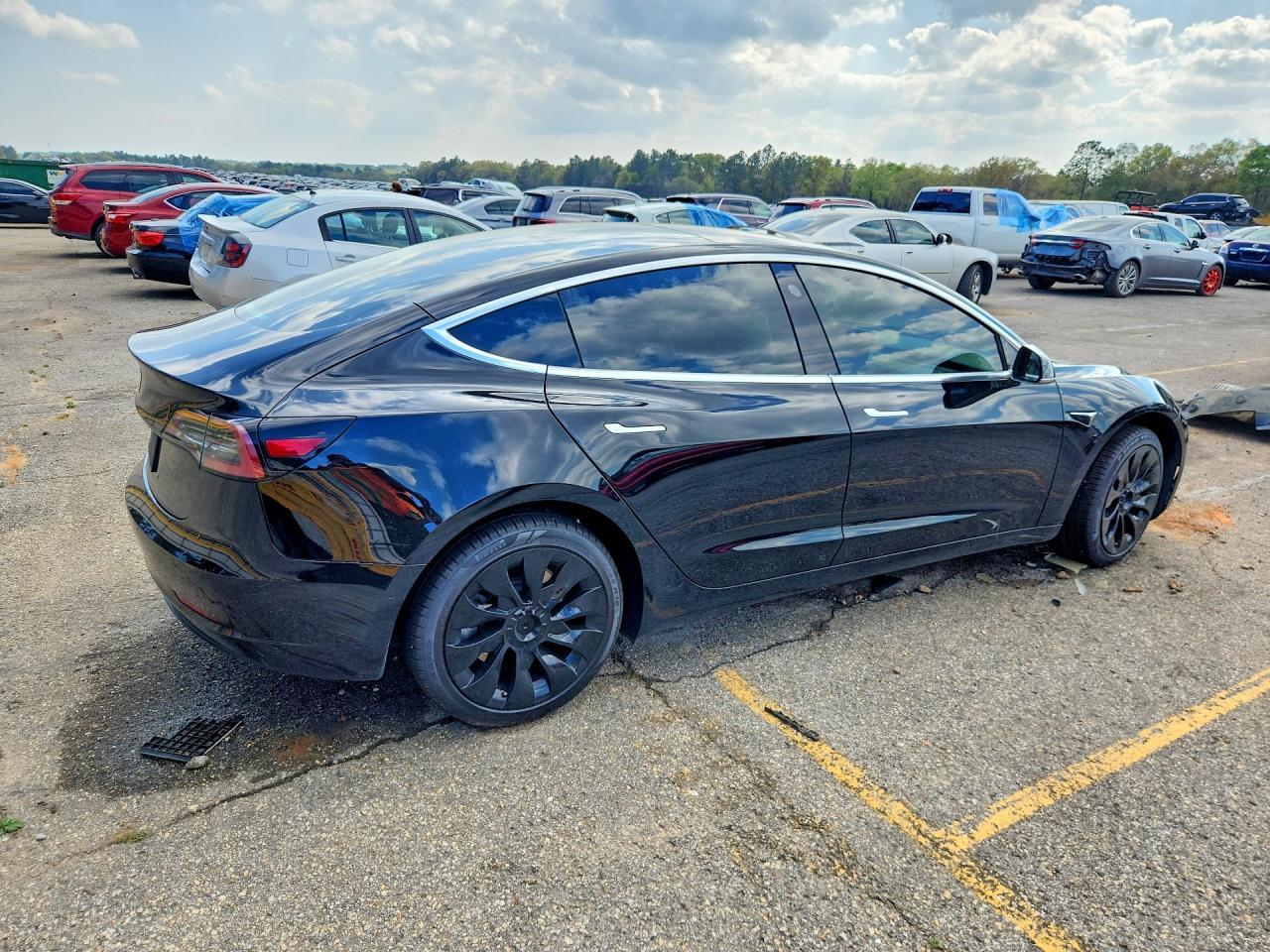 2019 Tesla Model 3 - zdjęcie 3