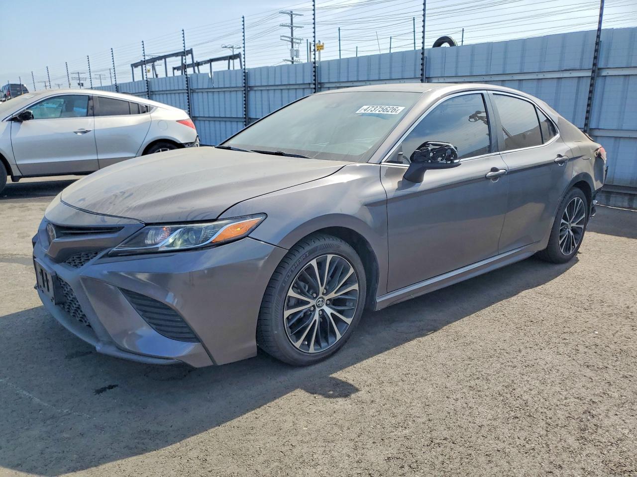 2019 Toyota Camry Se - zdjęcie główne