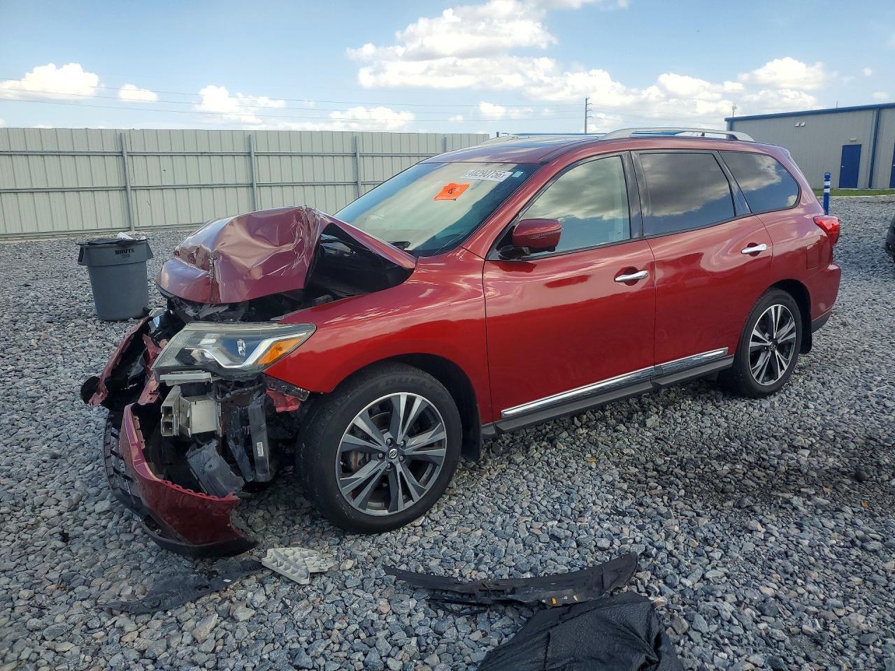 2017 Nissan Pathfinder Platinum - zdjęcie główne