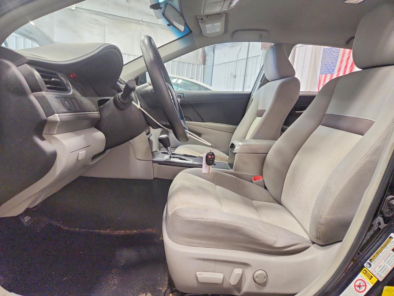 2014 Toyota Camry Le - zdjęcie 7