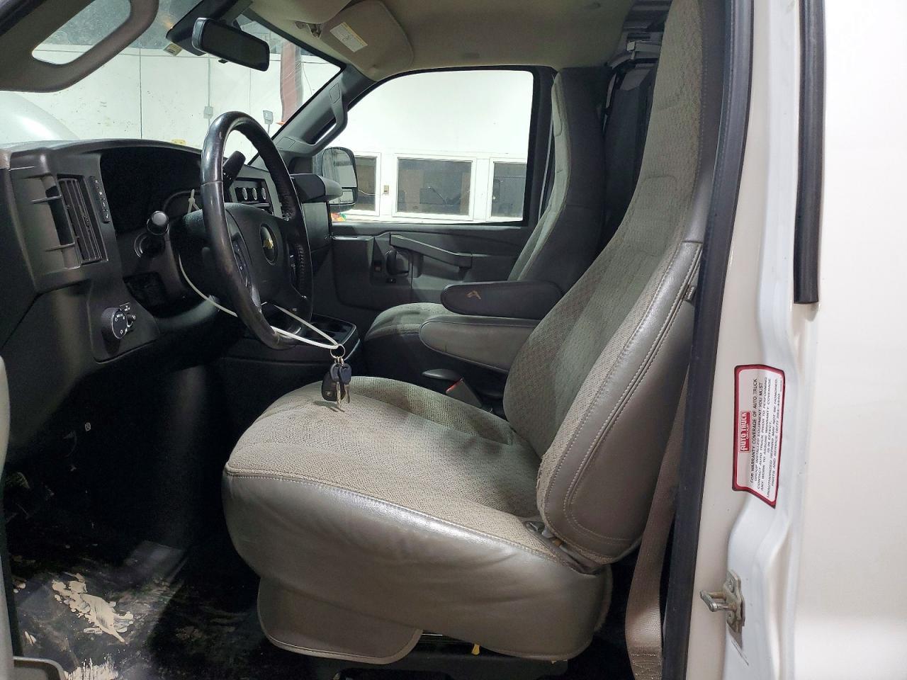 2020 Chevrolet G2500 Expr - zdjęcie 7