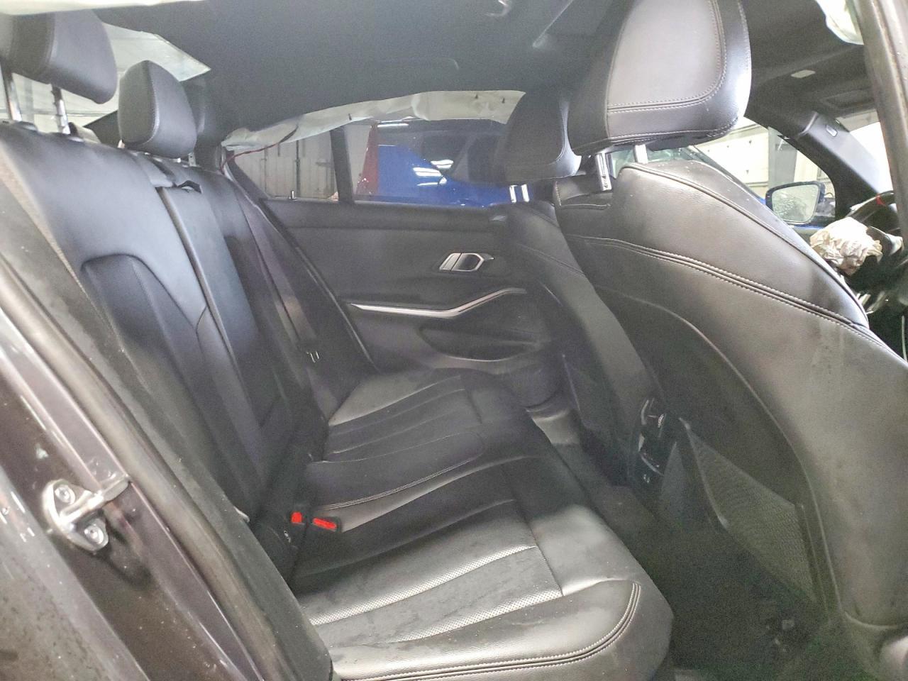 2022 BMW Seria 3 330i - zdjęcie 10