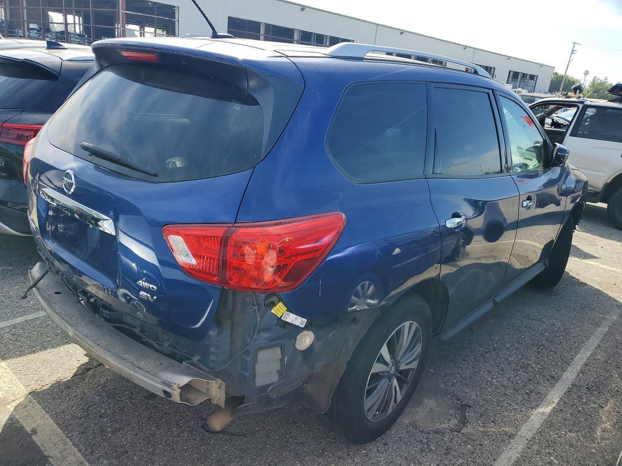 2018 Nissan Pathfinder Sv - zdjęcie 3