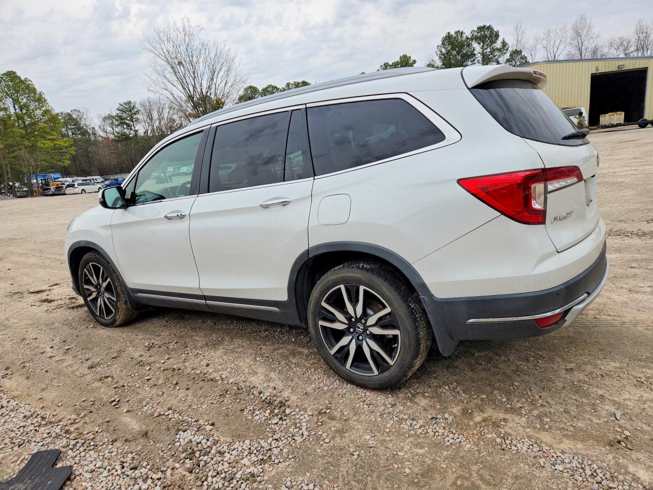 2020 Honda Pilot Touring - zdjęcie 2