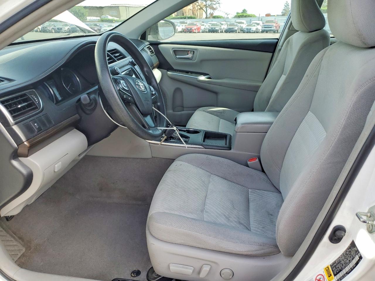 2016 Toyota Camry Le - zdjęcie 7