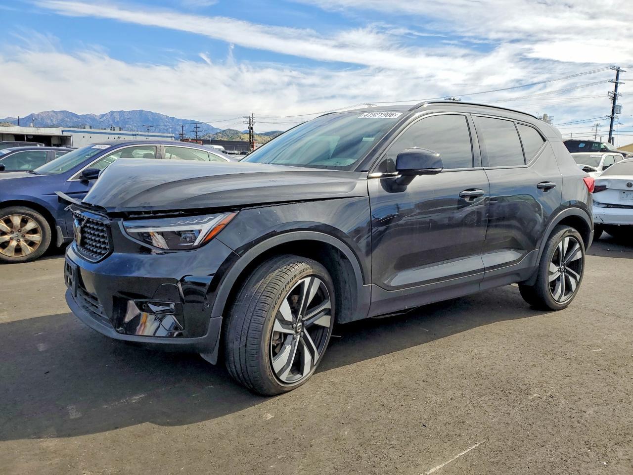 2024 Volvo Xc40 Plus - zdjęcie główne