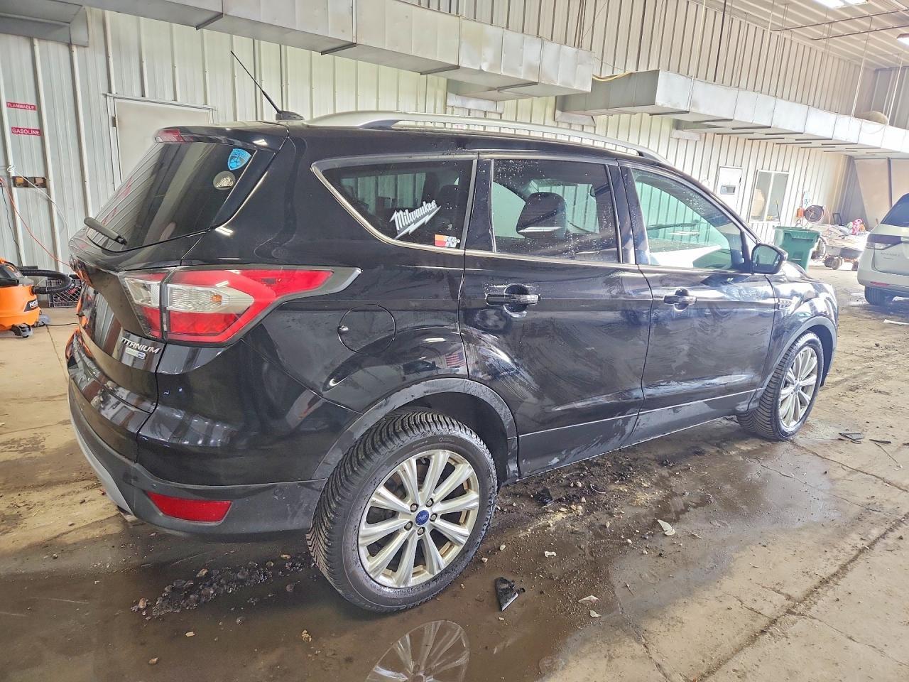 2017 Ford Escape Titanium - zdjęcie 3