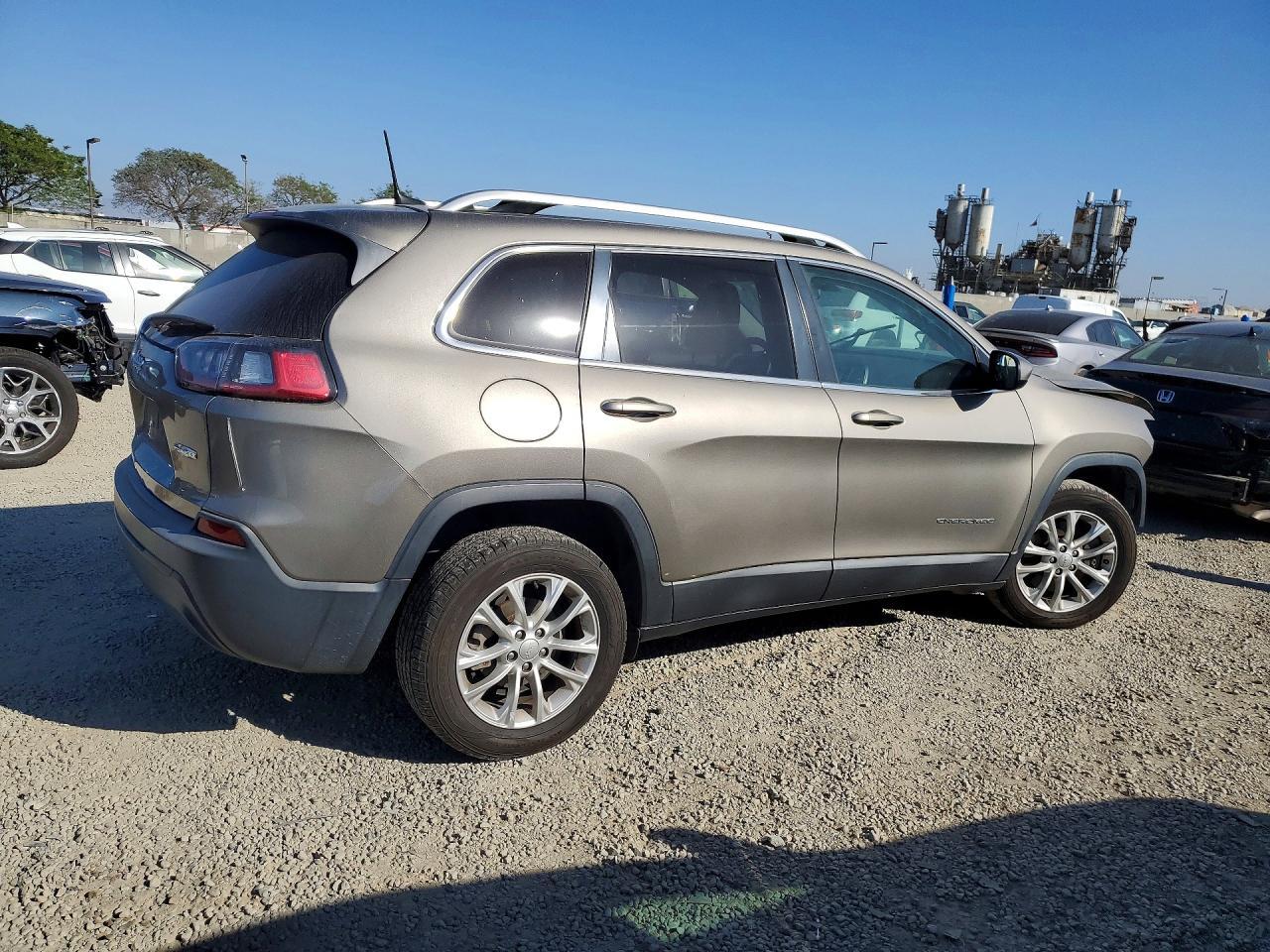 2019 Jeep Cherokee Latitude - zdjęcie 3