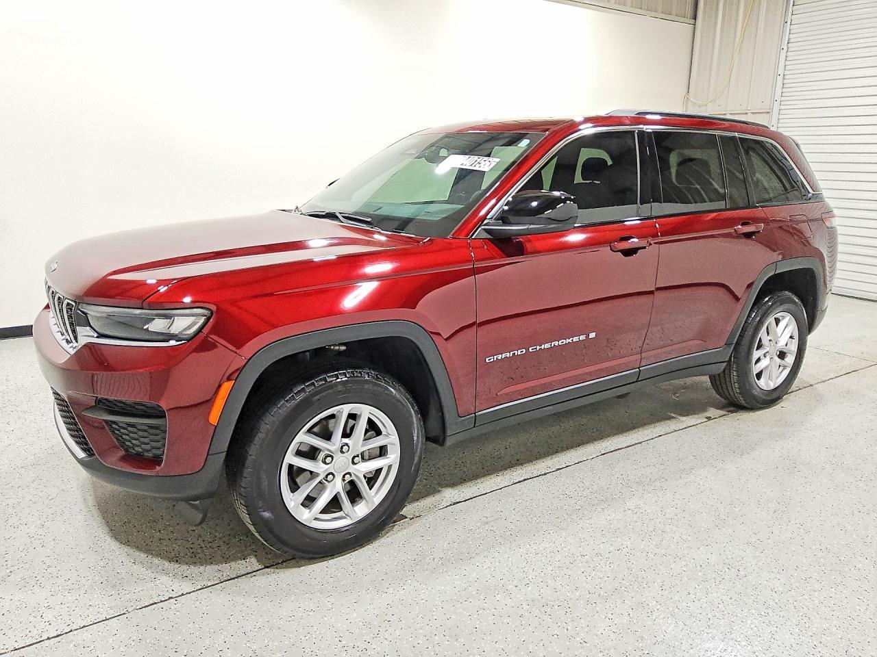 2025 Jeep Grand Cherokee Laredo - zdjęcie główne