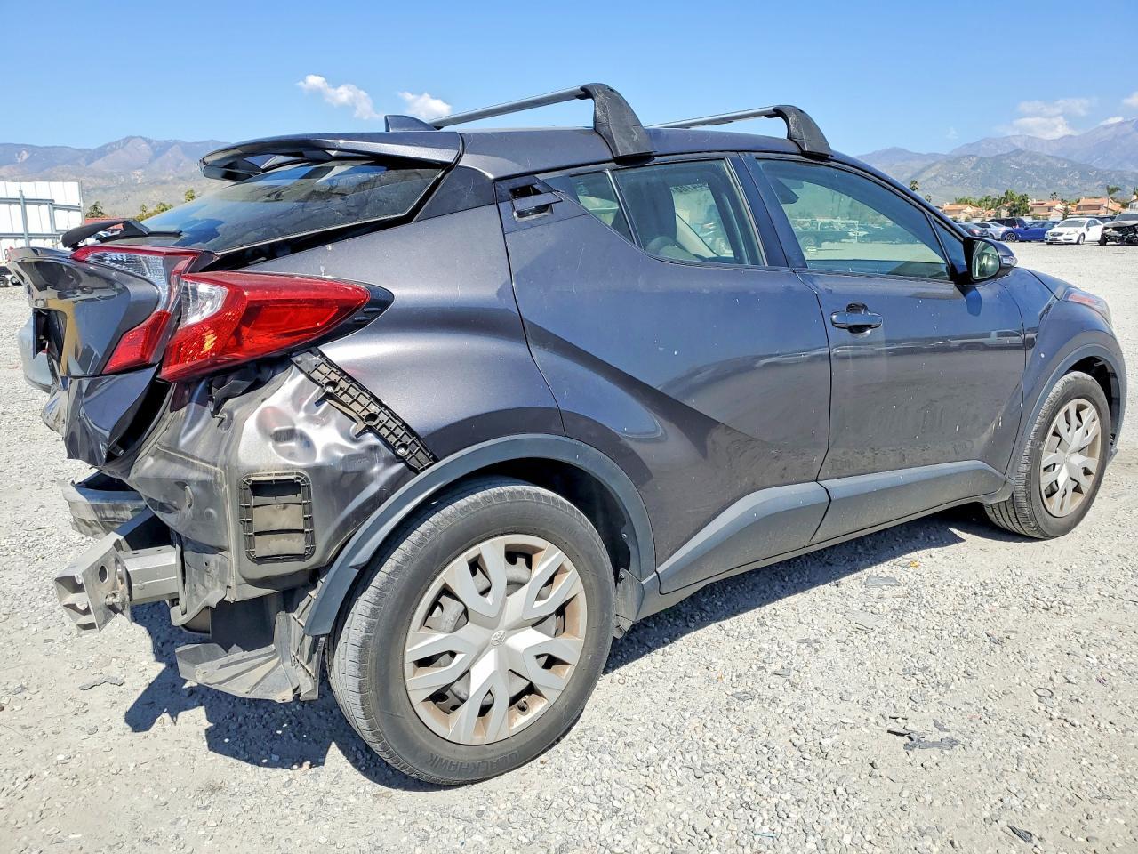 2021 Toyota C-Hr Le - zdjęcie 3