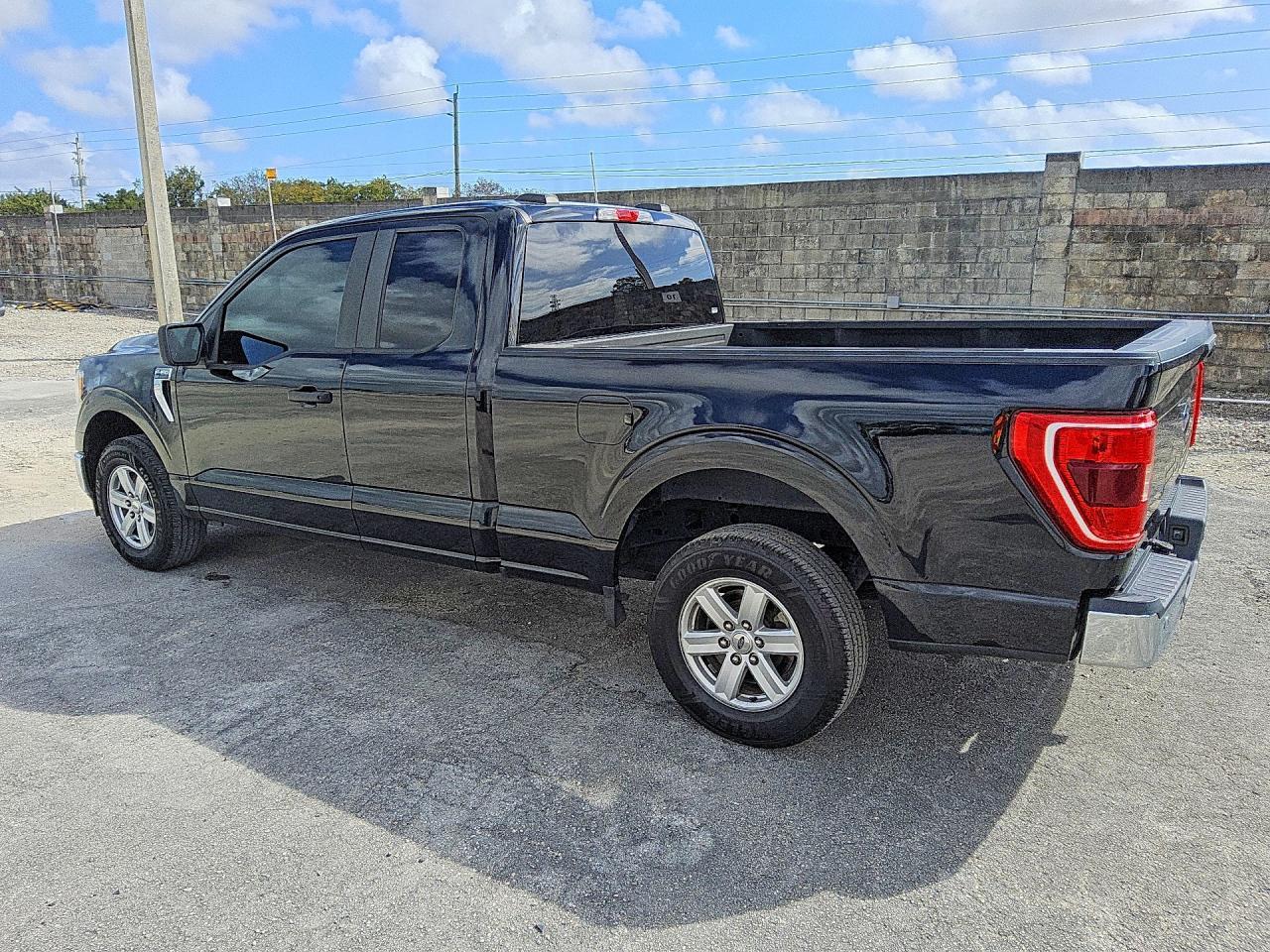 2021 Ford F150 Super Cab - zdjęcie 2