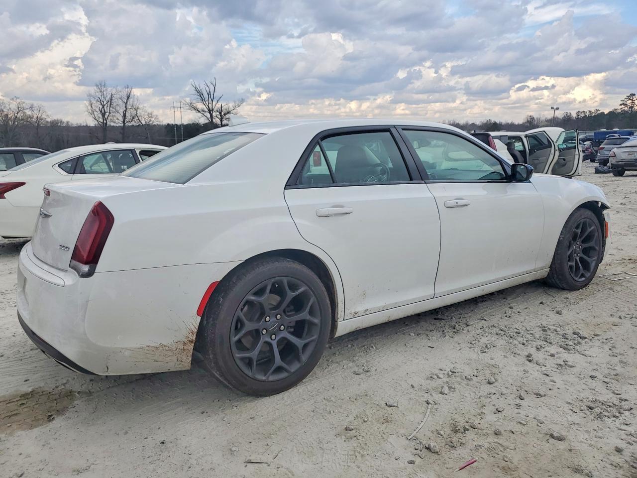 2019 Chrysler 300 Touring - zdjęcie 3