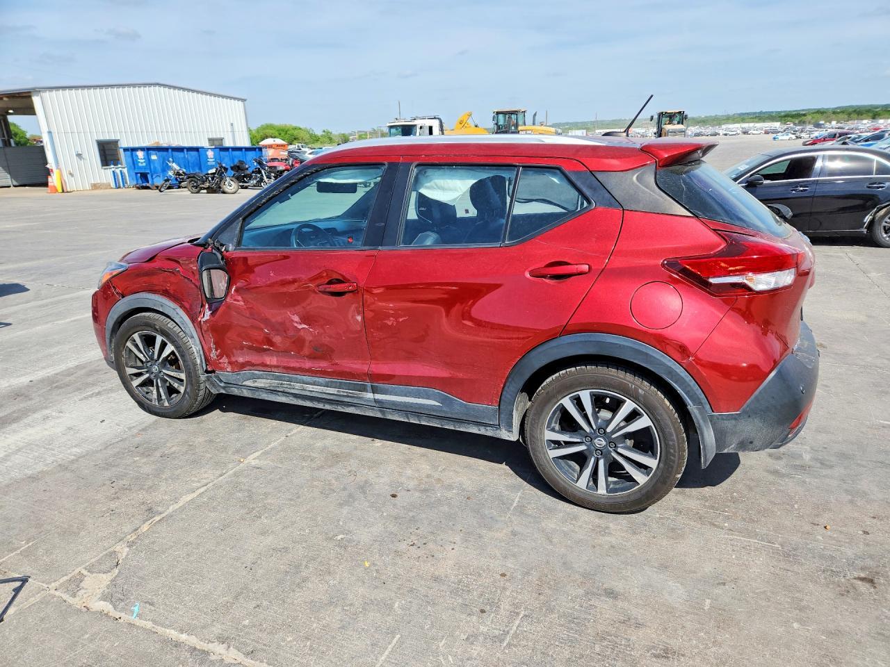 2020 Nissan Kicks Sr - zdjęcie 2