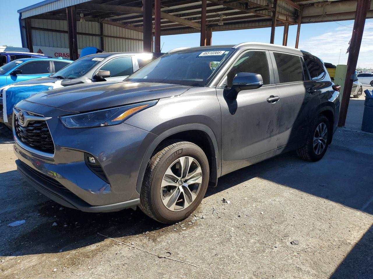 2025 Toyota Highlander Xle - zdjęcie główne