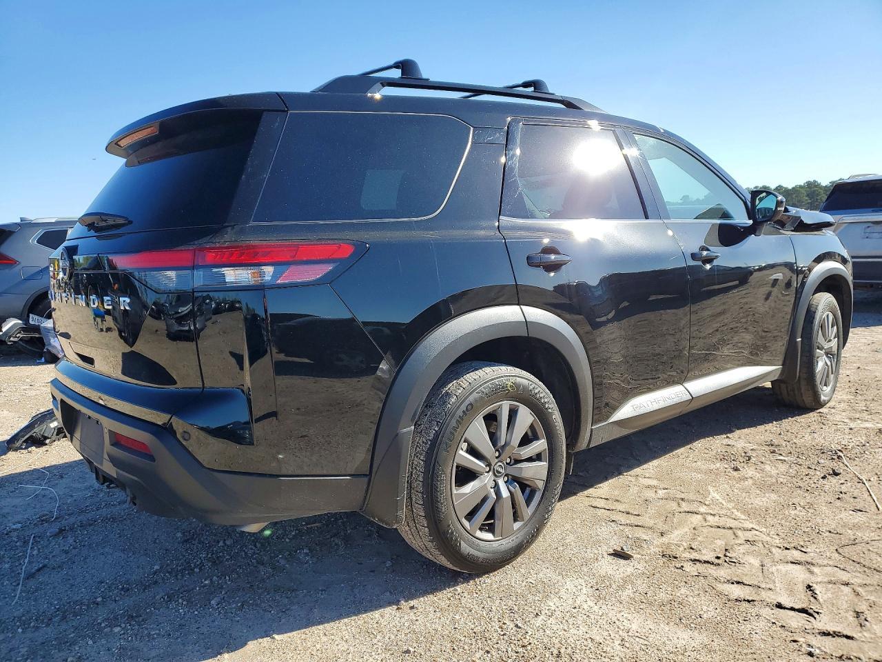 2025 Nissan Pathfinder Sv - zdjęcie 3