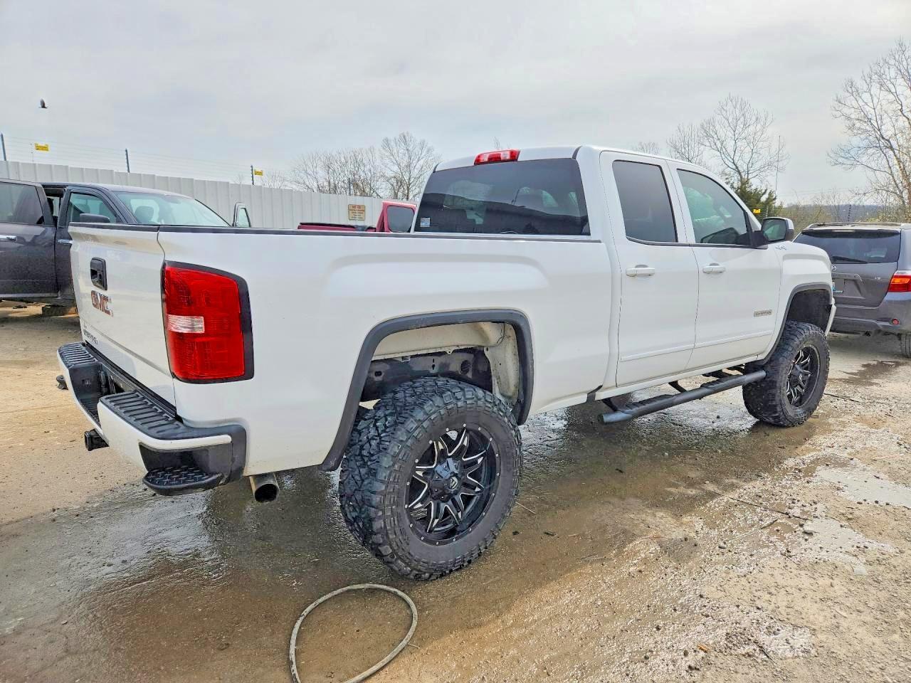 2016 GMC Sierra K1500 - zdjęcie 3